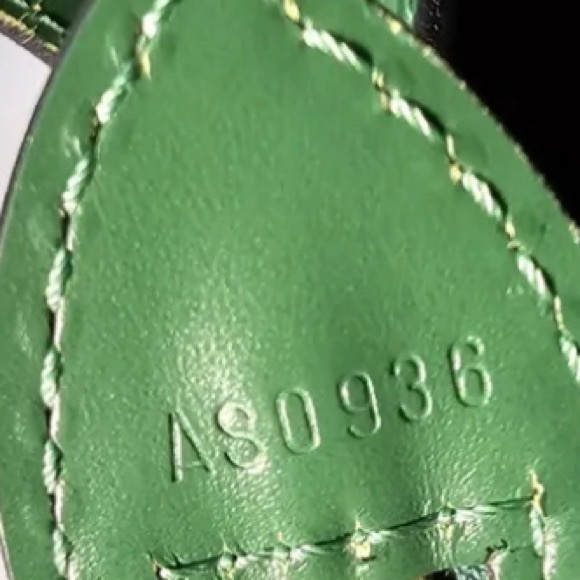 Auth LOUIS VUITTON Saint Jacques Large Green Epi Leather Tote Bag PRELOVED - Picture 2 of 6